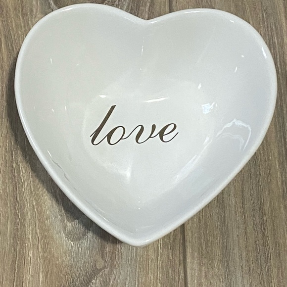 Studio Home White Heart Shaped Ceramic LOVE Trinket Bowl - Picture 7 of 7